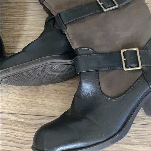 BOOTS BOOTS BOOTS $20 each OBO - Picture 5 of 8